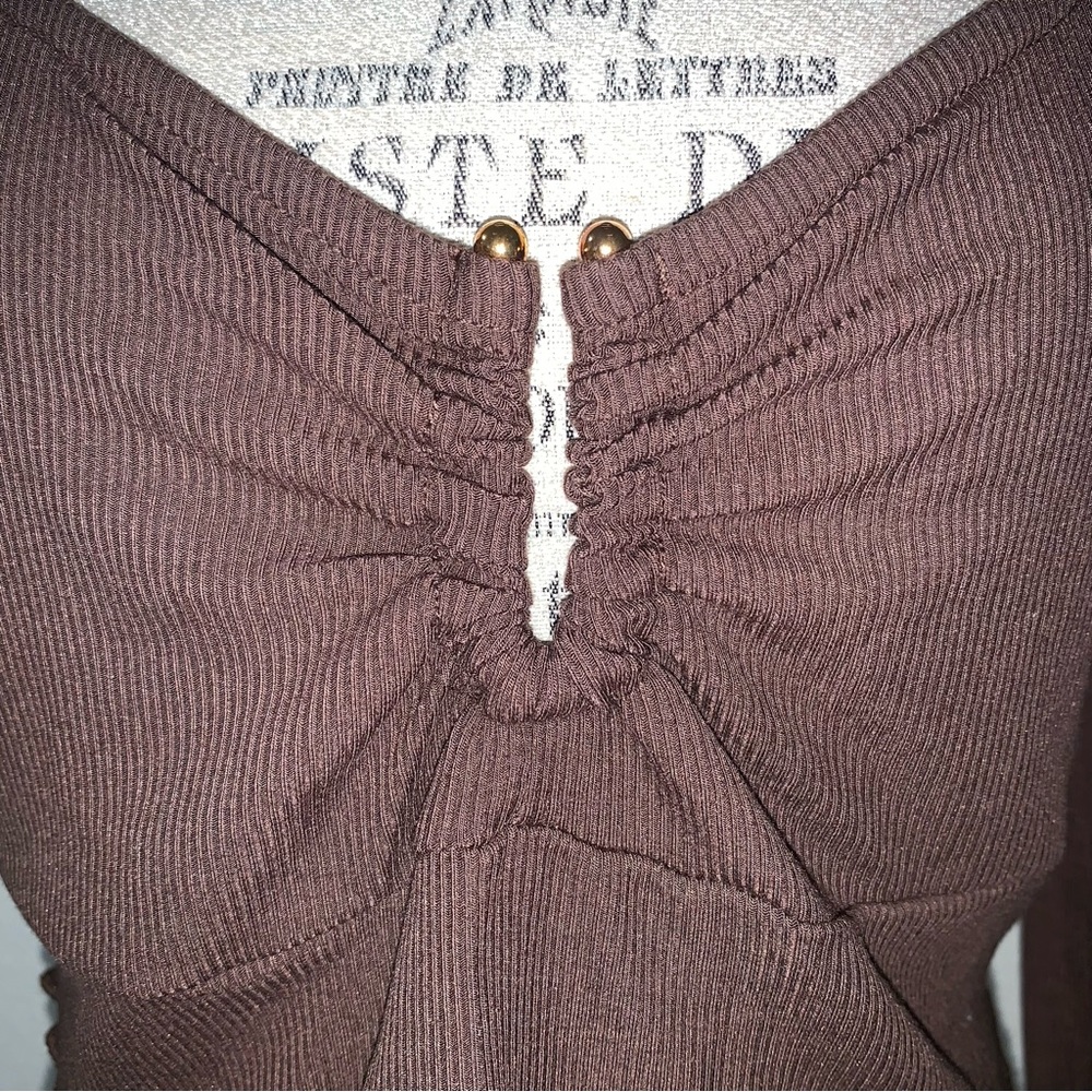 Avanova Asymmetrical Ribbed Cropped Top - Picture 4 of 15